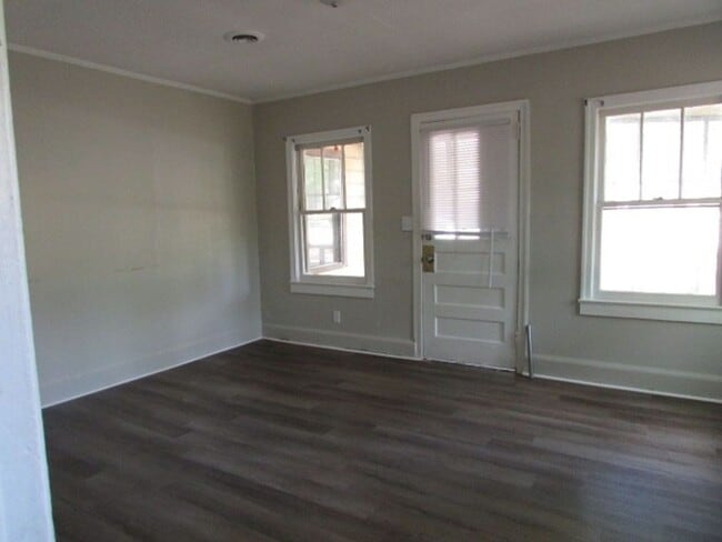 Building Photo - Close to Downtown Sumter