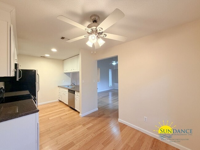 Building Photo - Charming 2 Bedroom Unit in Fort Walton Beach!