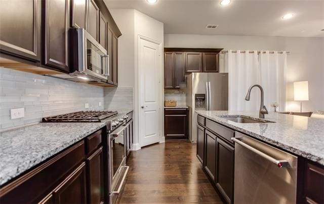 Building Photo - 612 Club Dr