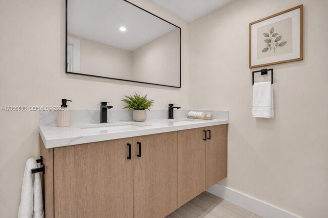 Building Photo - 2065 S Ocean Dr