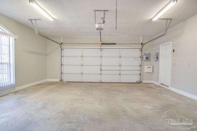 Building Photo - 3461 Oakmont Dr