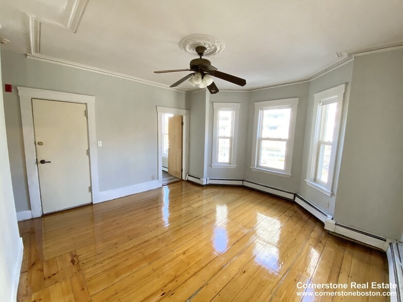Building Photo - 1562 Tremont St