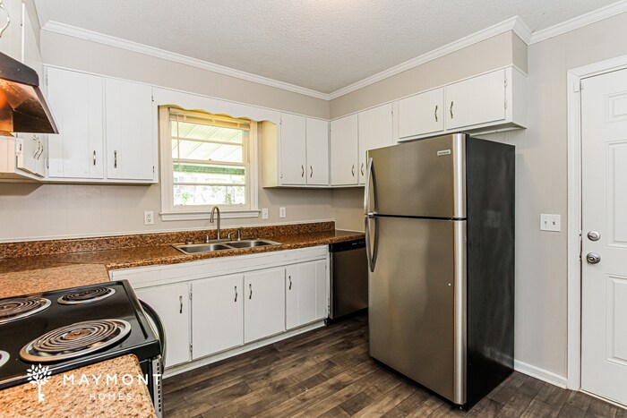 Building Photo - 4010 Pine Cone Dr