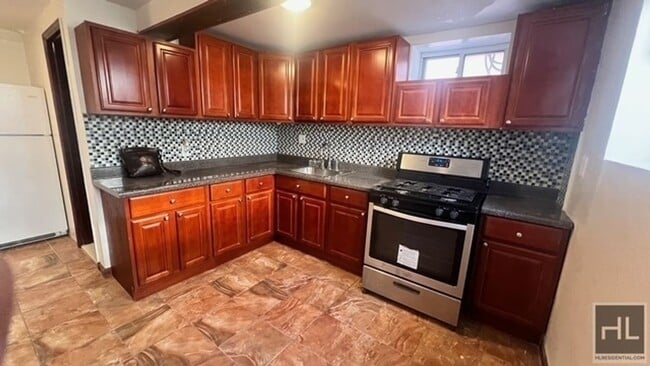 Building Photo - EAST 39 STREET