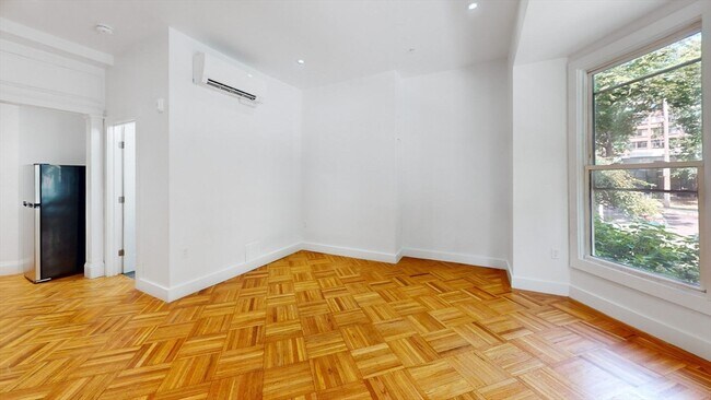 Building Photo - 21 Regent Cir