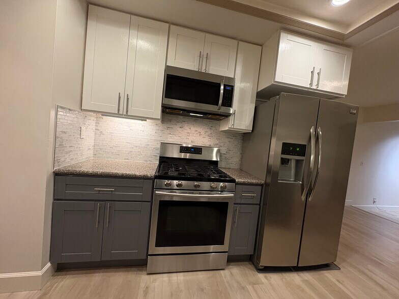 Building Photo - 4192 Denker Dr