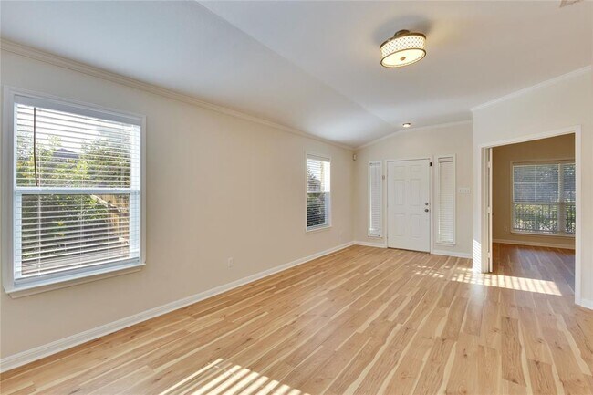 Building Photo - 600 Lakemont Dr