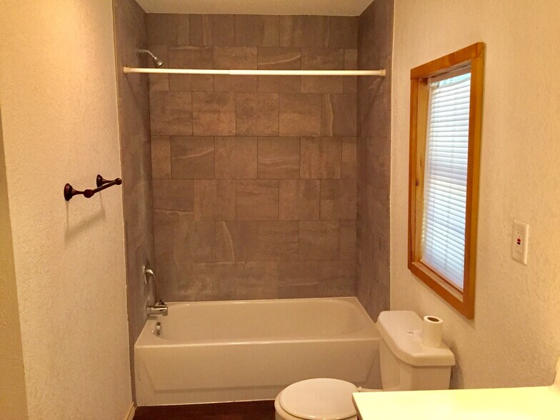 Building Photo - 688 Martindale Rd