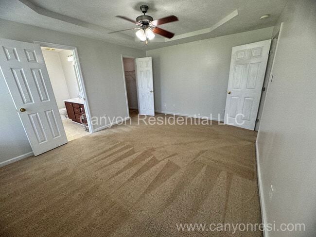 Building Photo - 323 Rushmore Ct