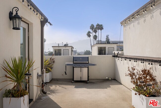 Building Photo - 10827 W Riverton Ct