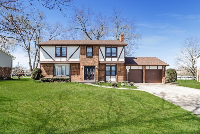 Building Photo - 3841 Hollybrook Dr