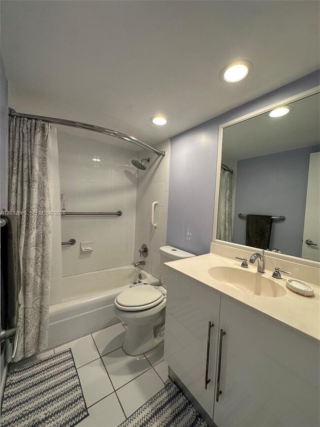 Building Photo - 3001 S Ocean Dr