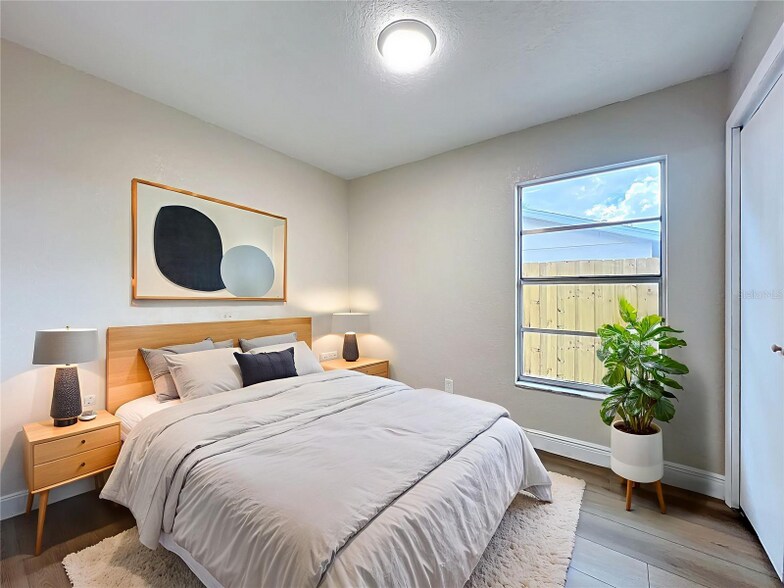 Building Photo - 6511 3rd Ave NE