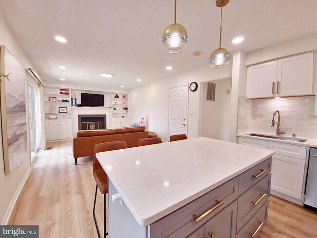 Building Photo - 10917 Outpost Dr