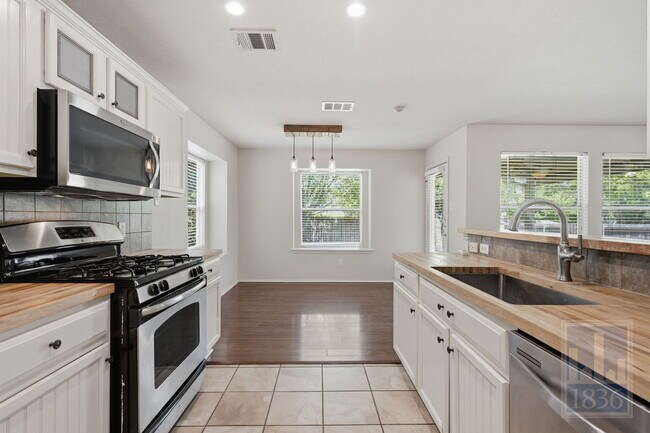 Building Photo - 1506 Fort LLoyd Pl