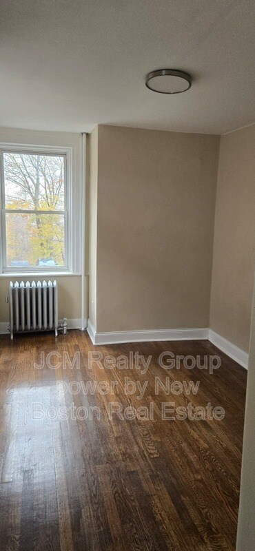 Building Photo - 86 Main St