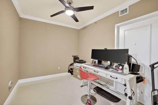 Building Photo - 101 S Fort Lauderdale Beach Blvd