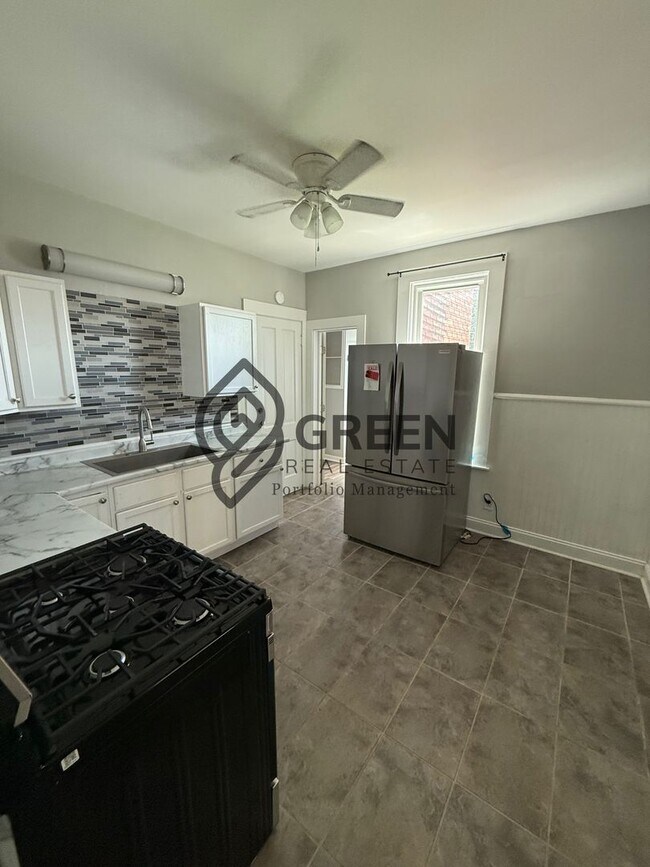 Building Photo - Beautiful apartment in Bradley