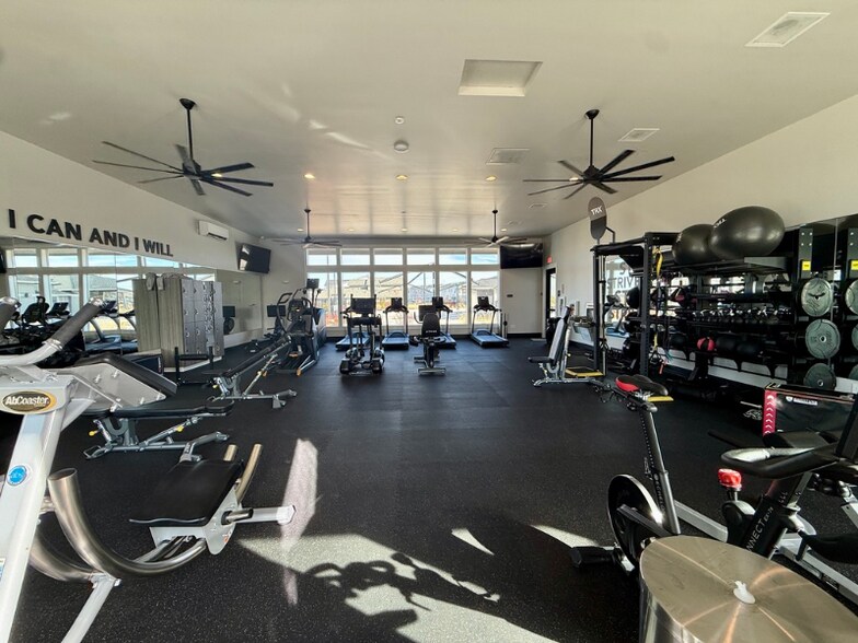 Building Photo - 3215 NE Boulder Crk Dr