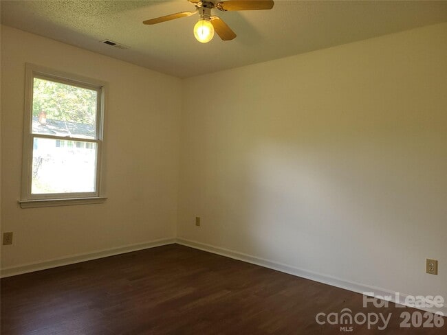 Building Photo - 210 N Cloudman St