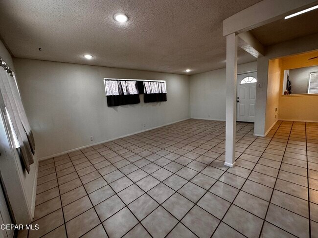 Building Photo - 1516 Elmhurst Dr