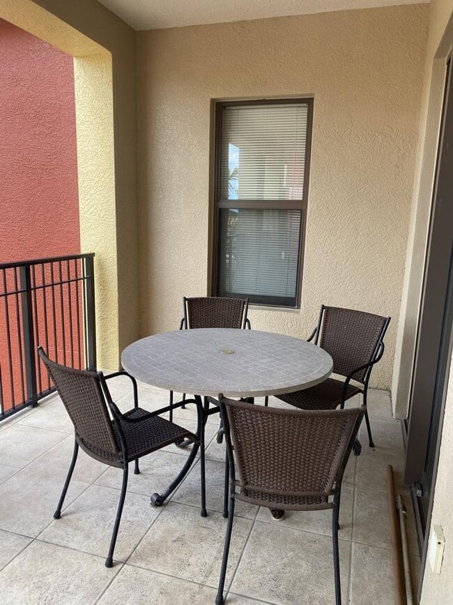 Building Photo - Esplanade