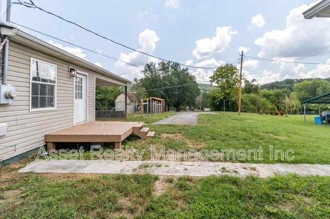 Building Photo - 817 Ridgeview Dr