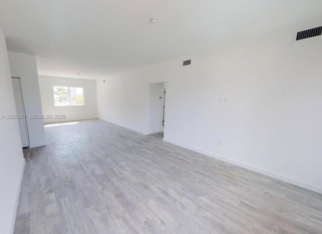 Building Photo - 321 S Shore Dr