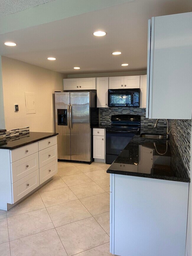 Building Photo - 583 Normandy M