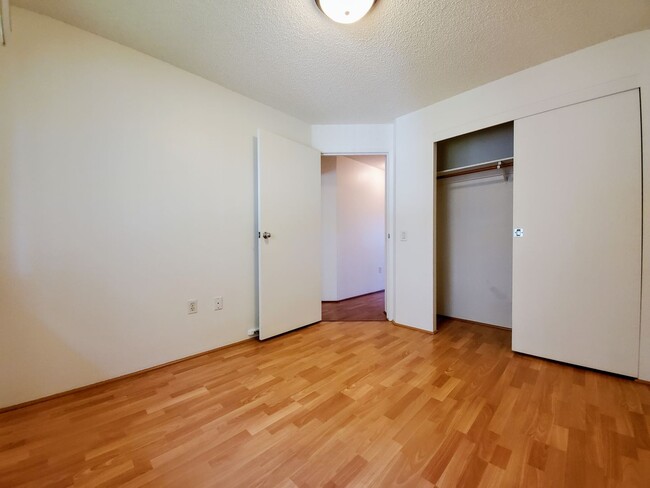 Building Photo - Available May 12, 2025 | 2 Bedroom, 2 bath...