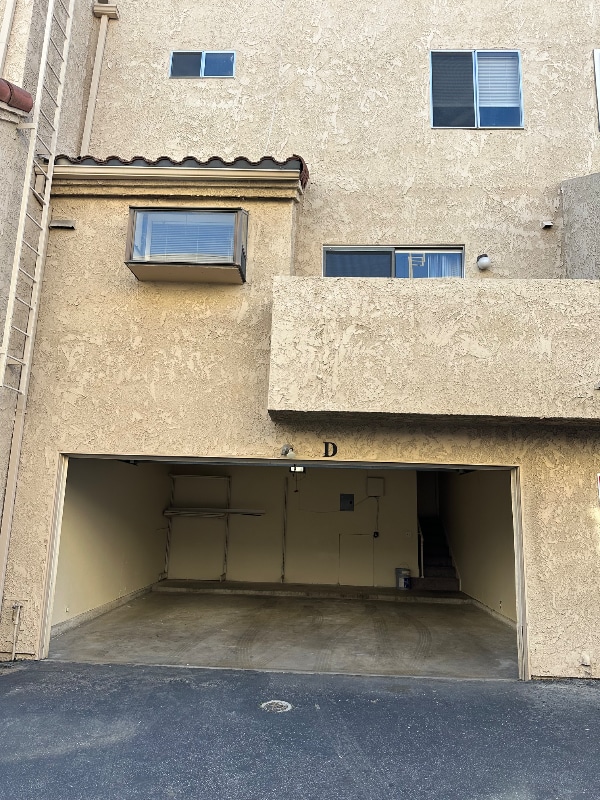 Building Photo - 2046 S Bon View Ave