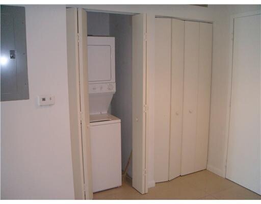 Building Photo - 690 SW 1st Ct