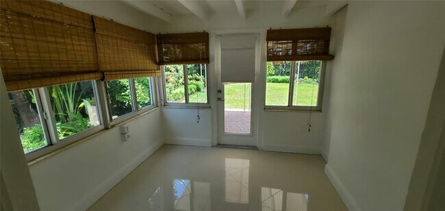 Building Photo - 1304 NE 16th Ave