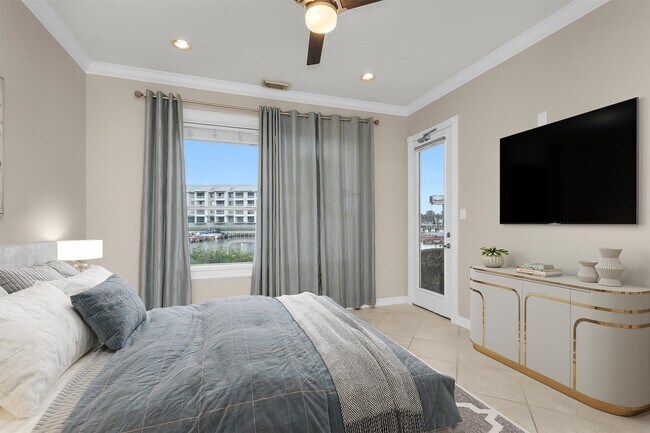 Building Photo - 168 Lake Point Blvd