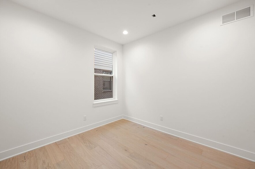 Building Photo - 5944 Willow Grove