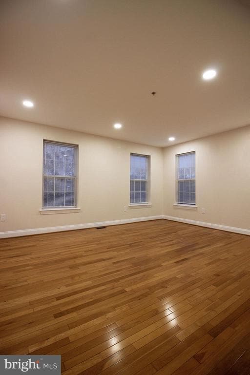 Building Photo - 141 Chevy Chase St