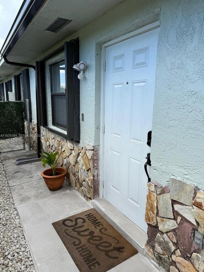 Building Photo - 208 NW 7th St