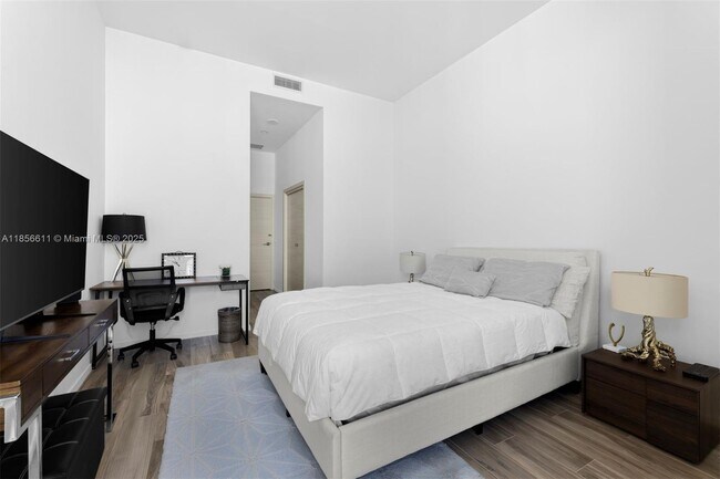 Building Photo - 801 S Miami Ave