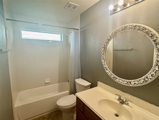 Building Photo - 1205 Quarterhorse Dr