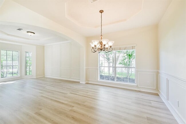Building Photo - 11918 Mariposa Canyon Dr