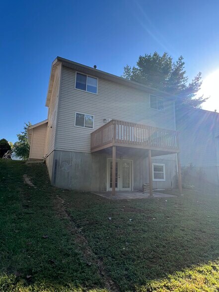 Building Photo - 12828 High Crest St