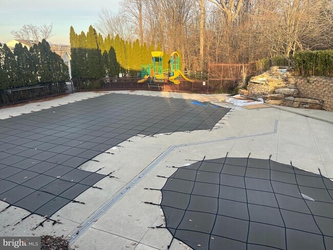 Building Photo - 233 Birchwood Dr