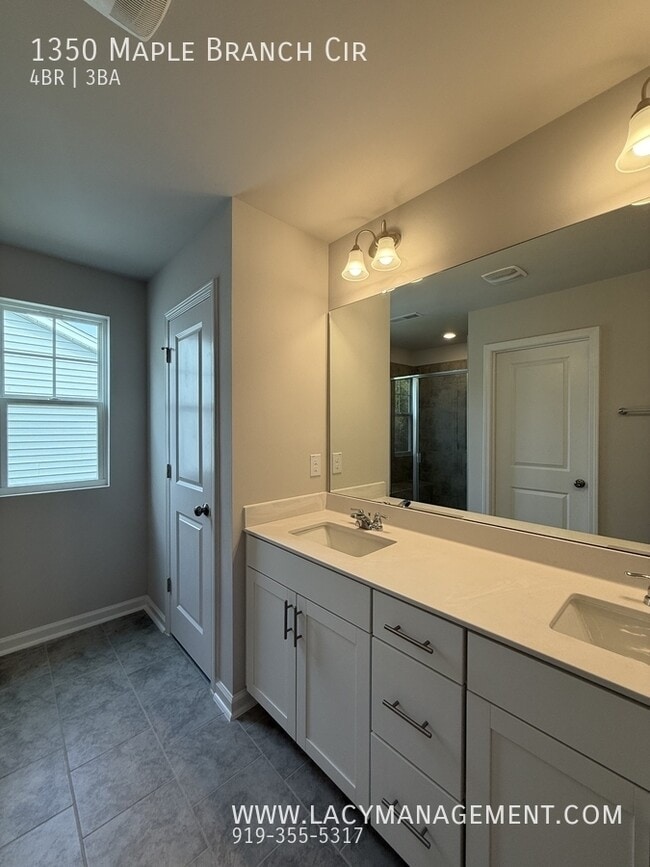 Building Photo - 1350 Maple Br Cir