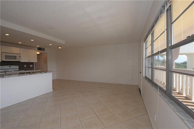 Building Photo - 2801 Victoria Way