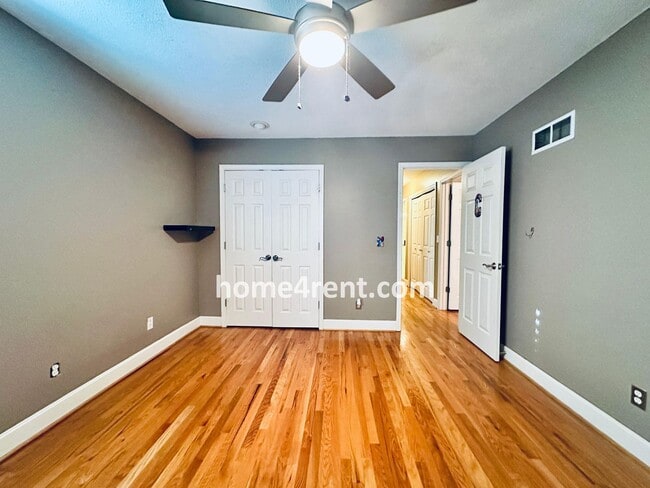 Building Photo - A Lovely, Four Bedroom Lenexa Home w/ Wood...