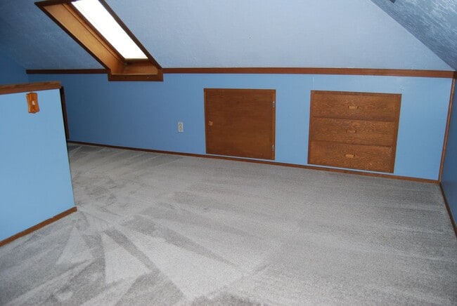 Building Photo - 3 Bedroom 2 Bath Home Newberg OR