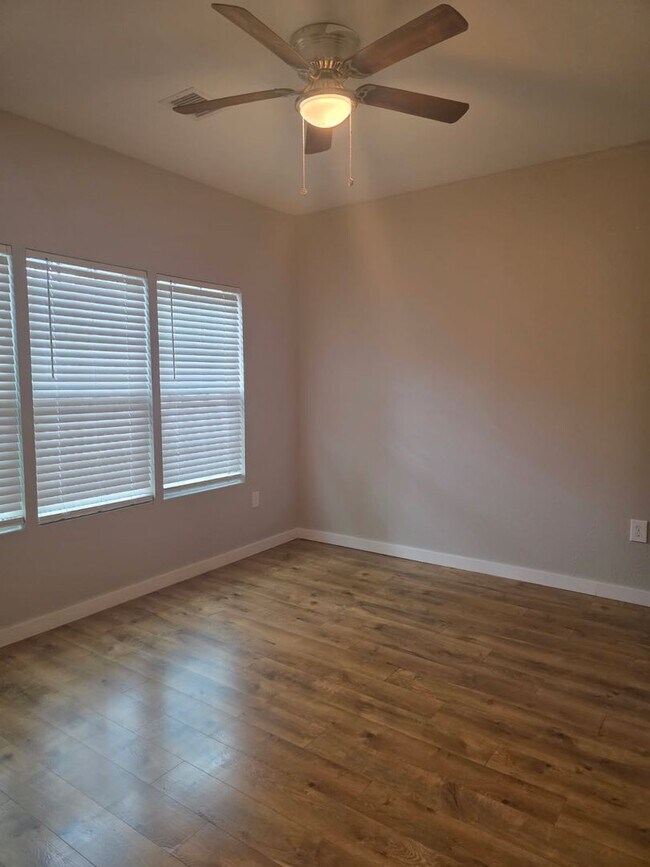 Building Photo - Step into this updated 4-bedroom, 2-bath home ideally situated in the heart of Sand Springs.