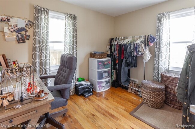 Building Photo - 1997 Henrietta St