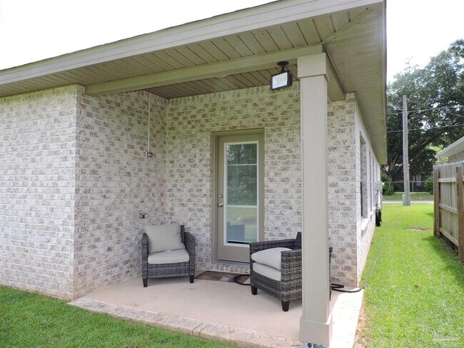 Building Photo - 8823 Airway Dr