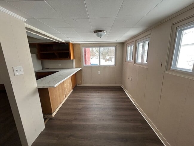 Building Photo - 5 Bed - 1.5 Bath Single Family Home in Lorain